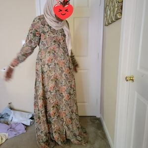 Beautiful, long sleeve, floral maxi dress!